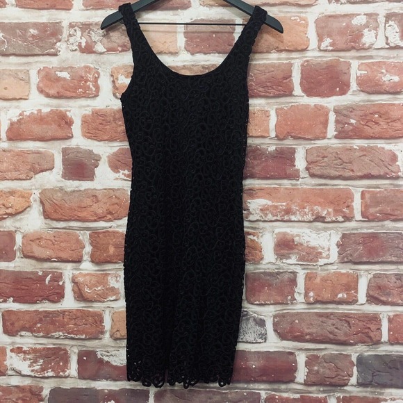 ANN TAYLOR WOMEN'S BLACK EMBROIDERED SCROLL SCALLOPED SLEEVELESS DRESS - Picture 6 of 8